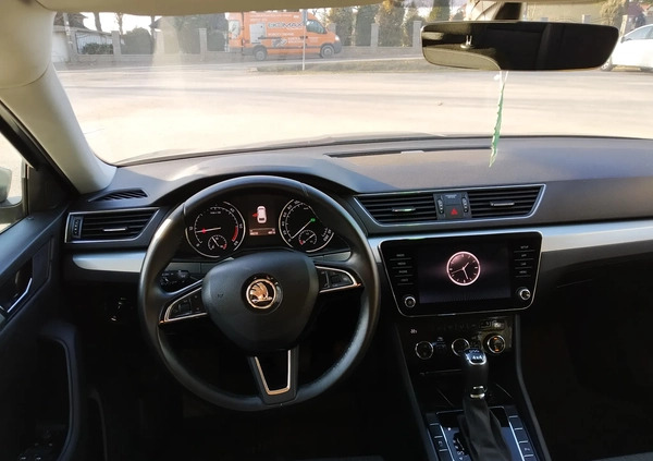 Skoda Superb cena 95940 przebieg: 116000, rok produkcji 2018 z Wadowice małe 79